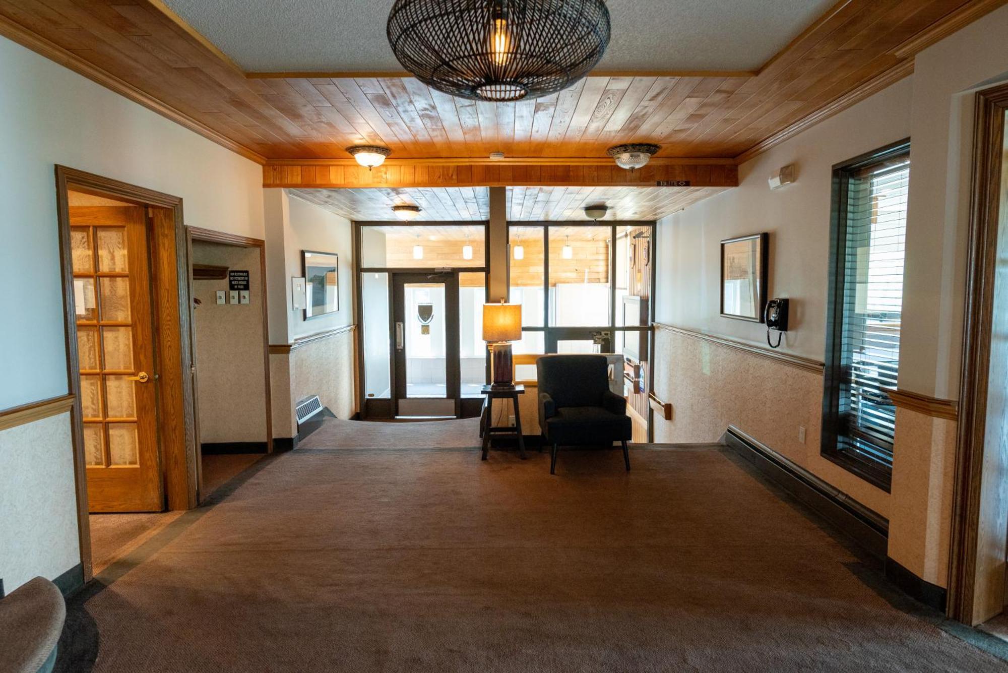 Auberge Le Parasol Chicoutimi エクステリア 写真