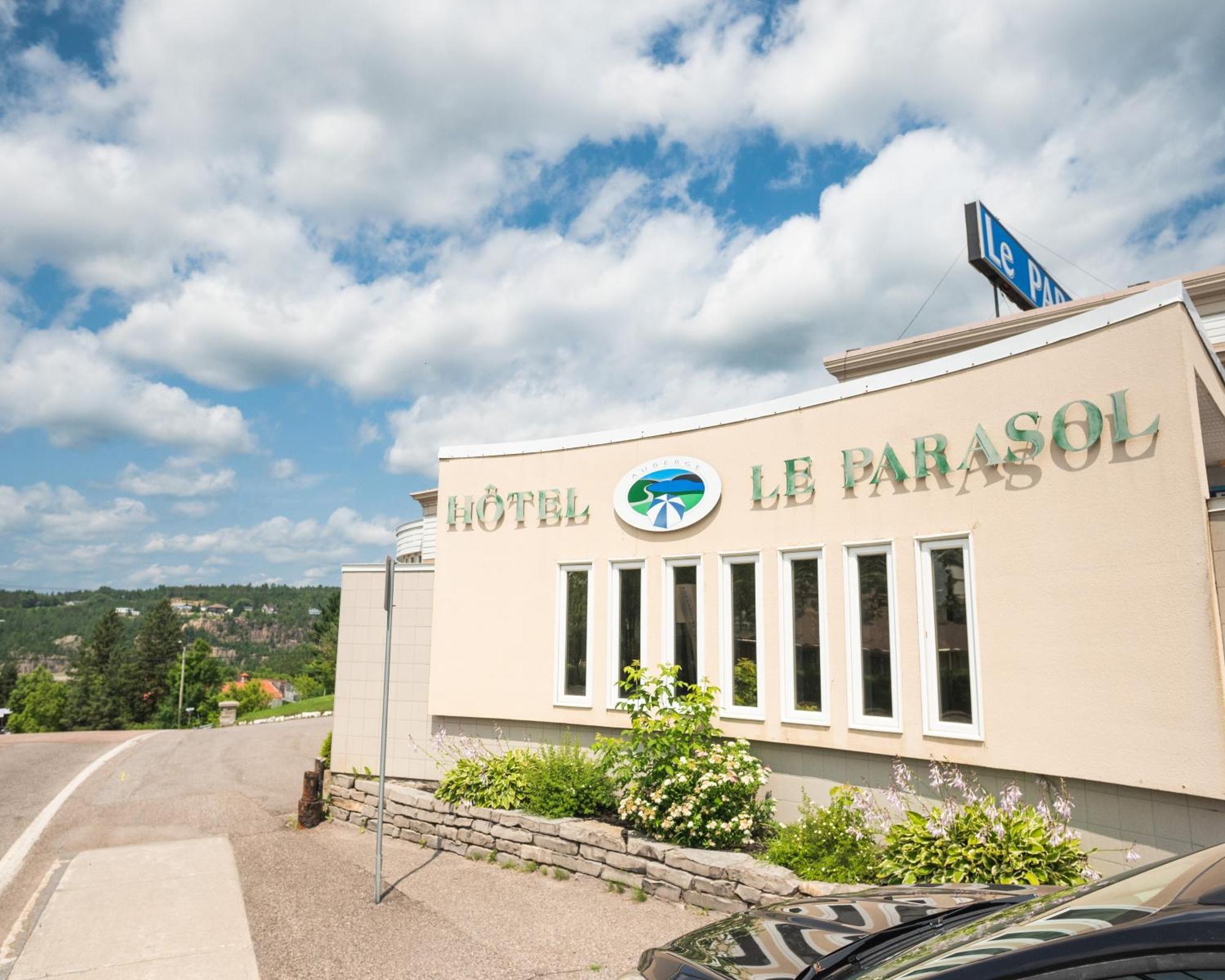 Auberge Le Parasol Chicoutimi エクステリア 写真