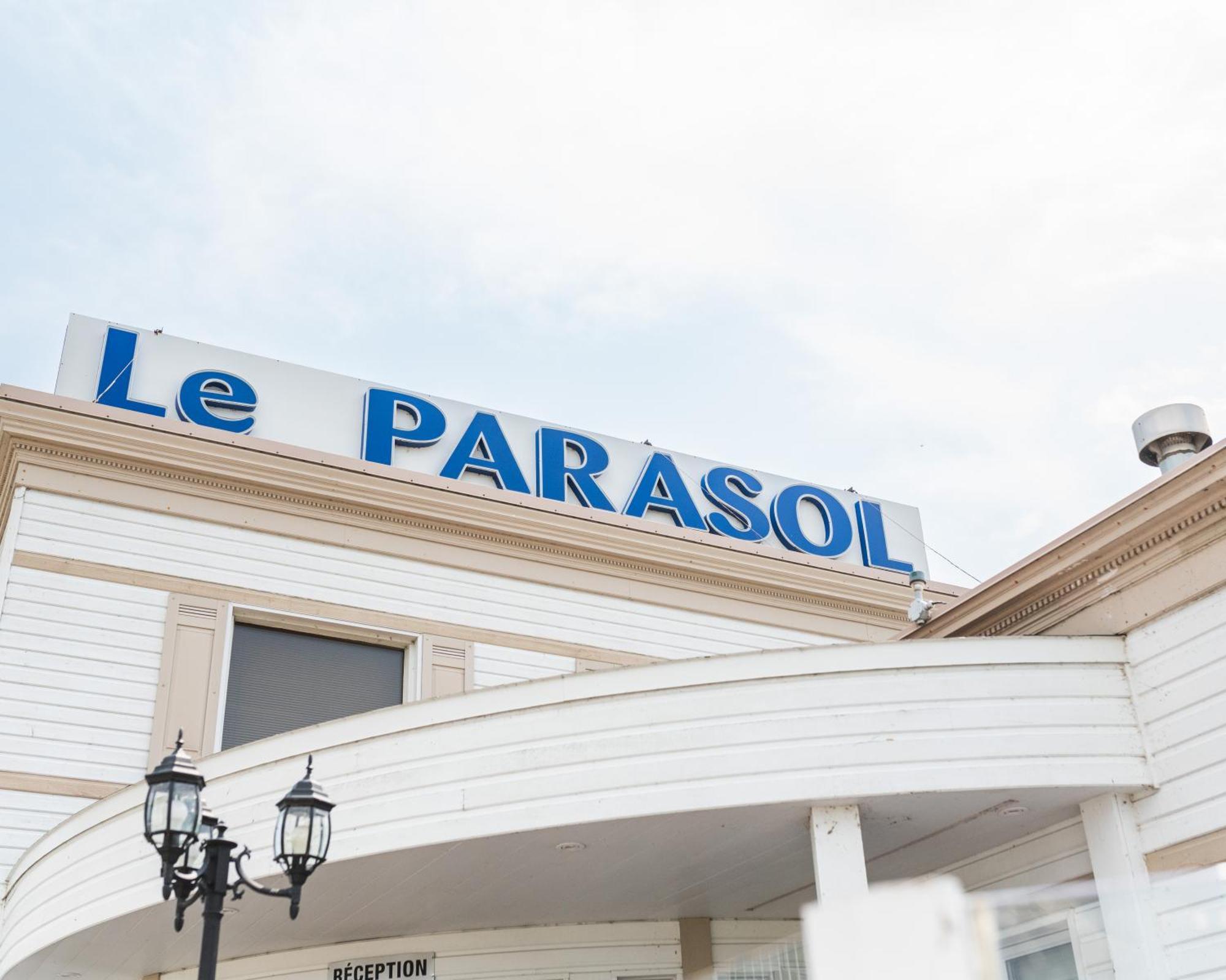 Auberge Le Parasol Chicoutimi エクステリア 写真