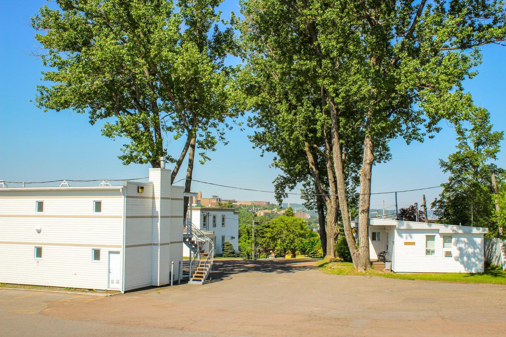 Auberge Le Parasol Chicoutimi エクステリア 写真