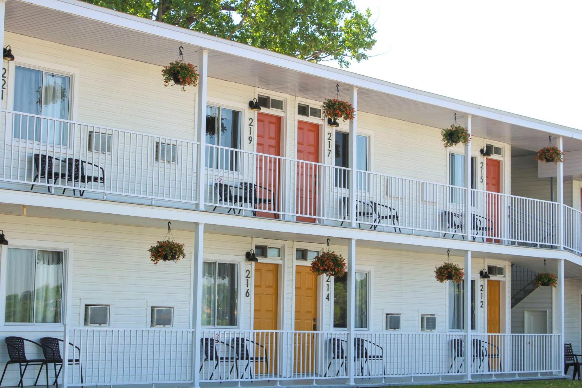 Auberge Le Parasol Chicoutimi エクステリア 写真