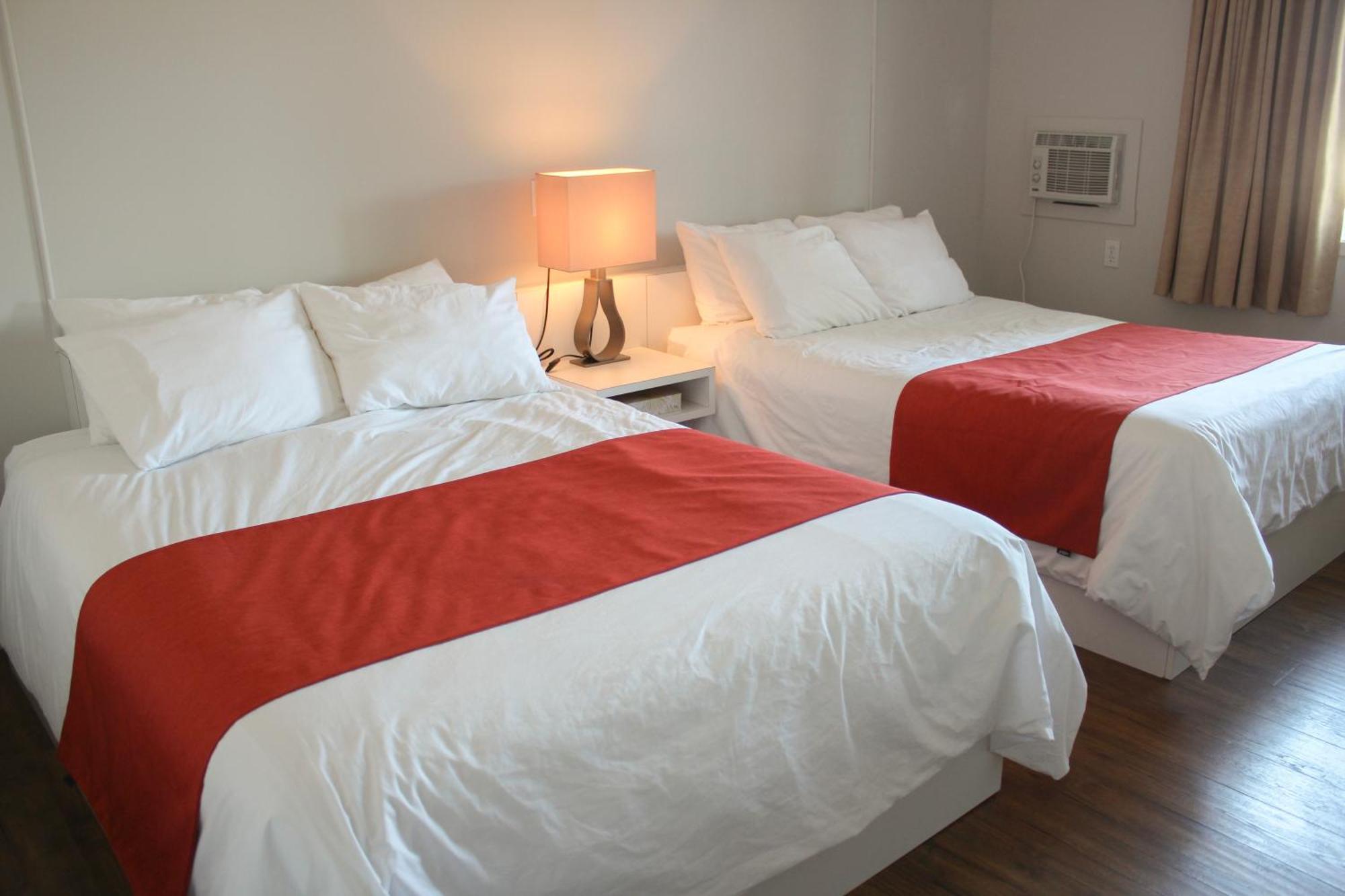 Auberge Le Parasol Chicoutimi エクステリア 写真