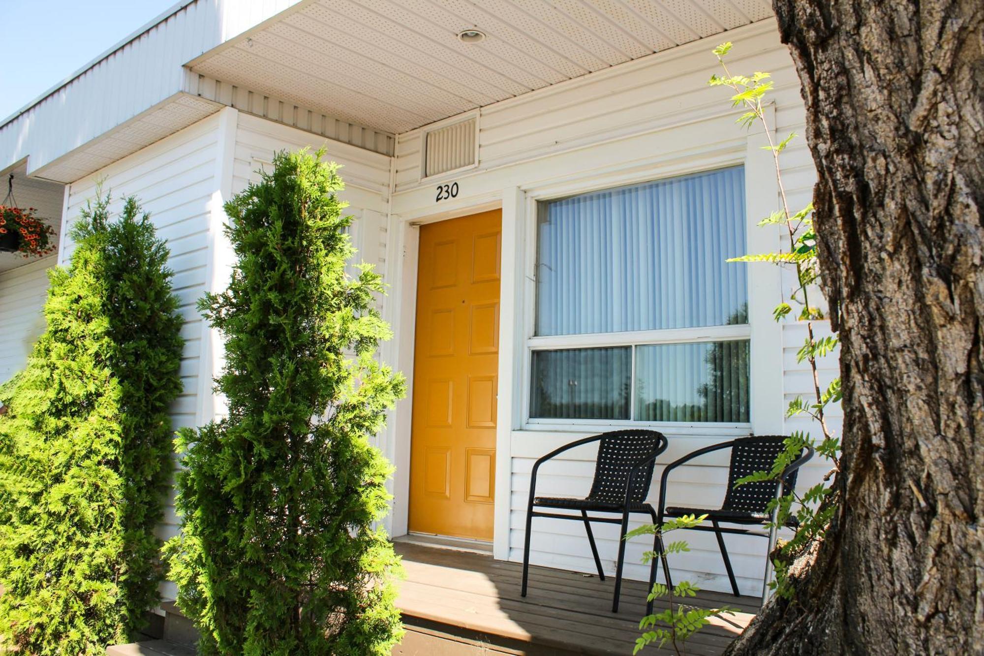 Auberge Le Parasol Chicoutimi エクステリア 写真