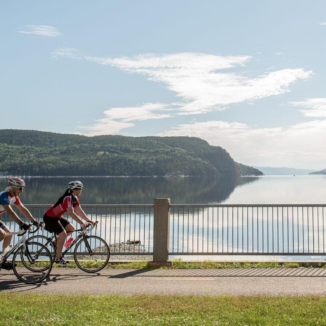 Auberge Le Parasol Chicoutimi エクステリア 写真