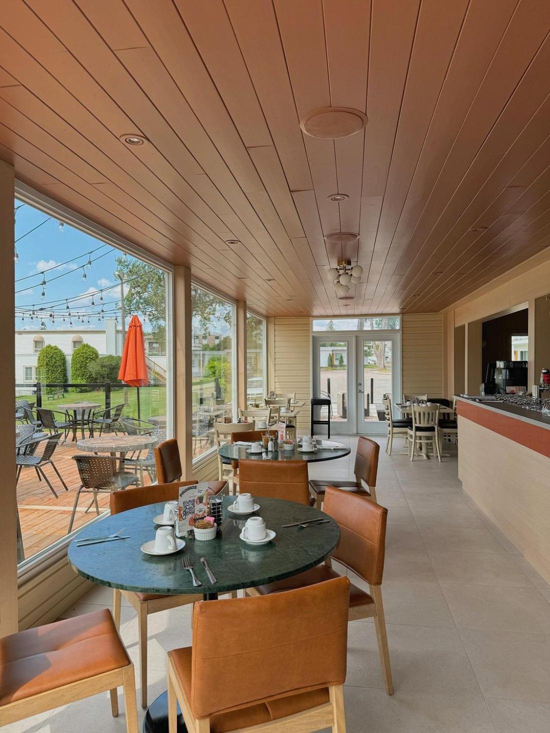 Auberge Le Parasol Chicoutimi エクステリア 写真