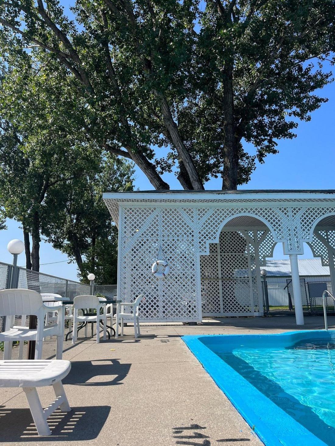 Auberge Le Parasol Chicoutimi エクステリア 写真