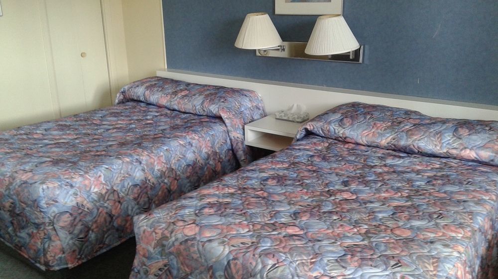 Auberge Le Parasol Chicoutimi エクステリア 写真