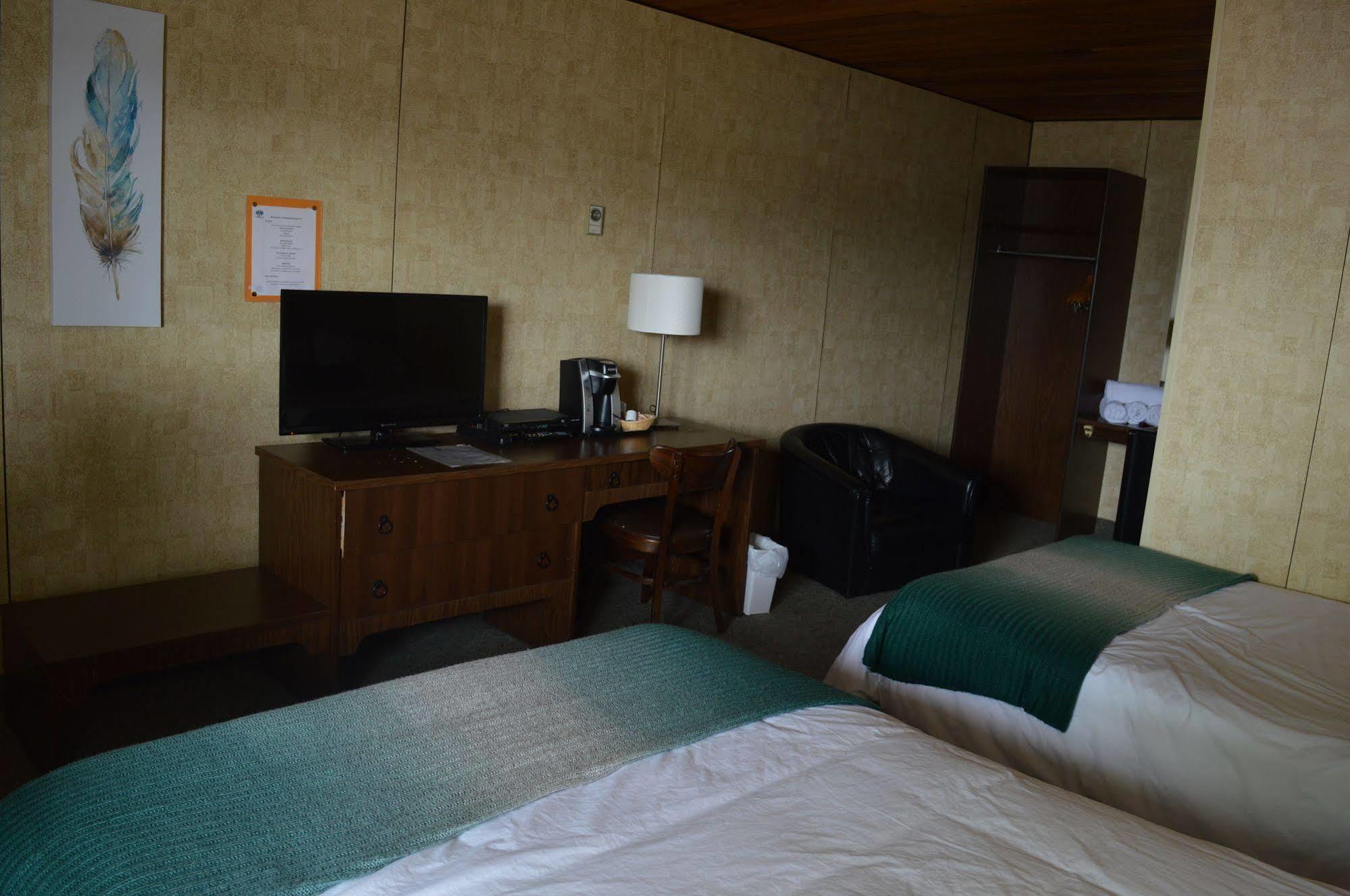 Auberge Le Parasol Chicoutimi エクステリア 写真