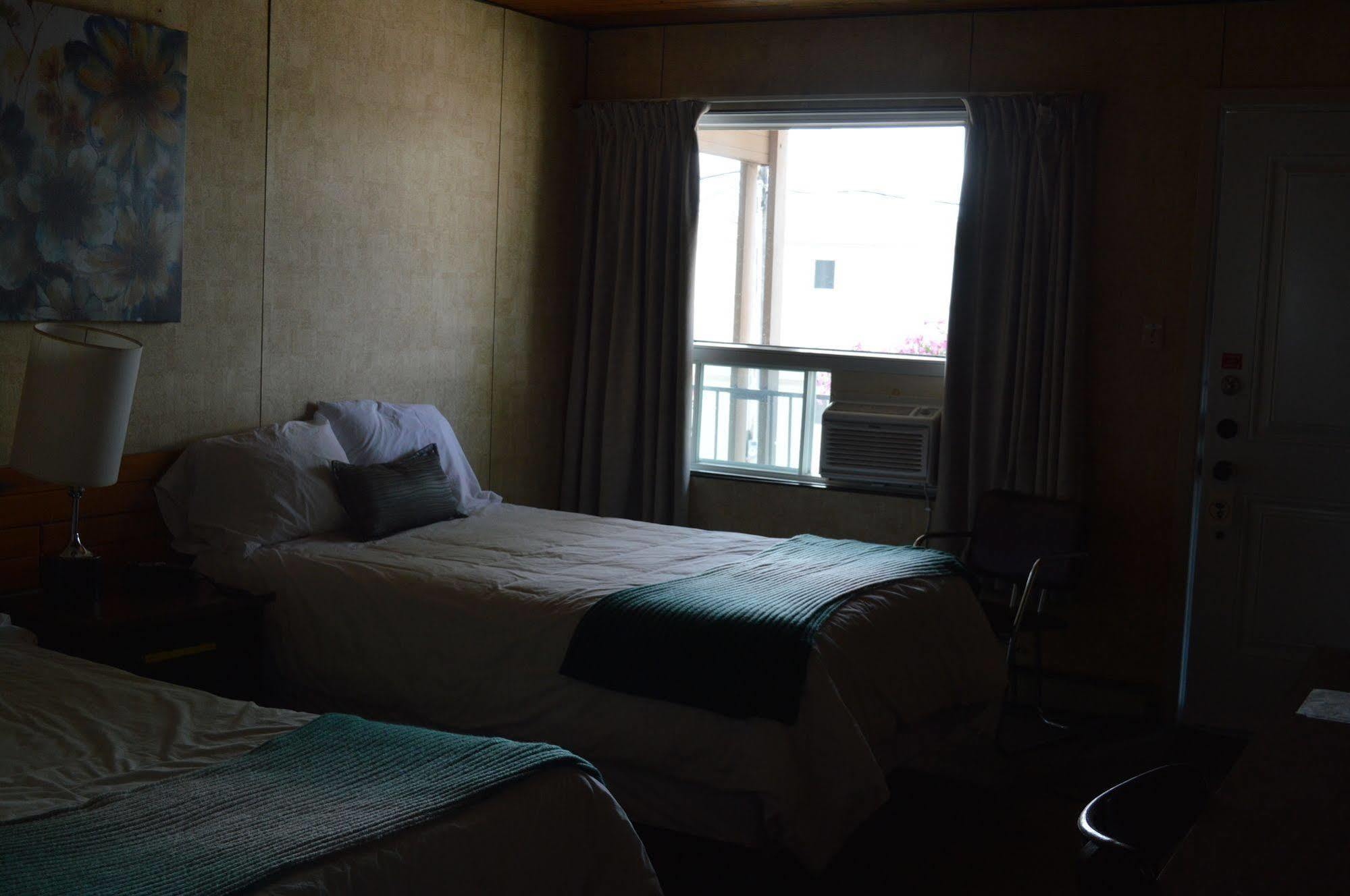 Auberge Le Parasol Chicoutimi エクステリア 写真