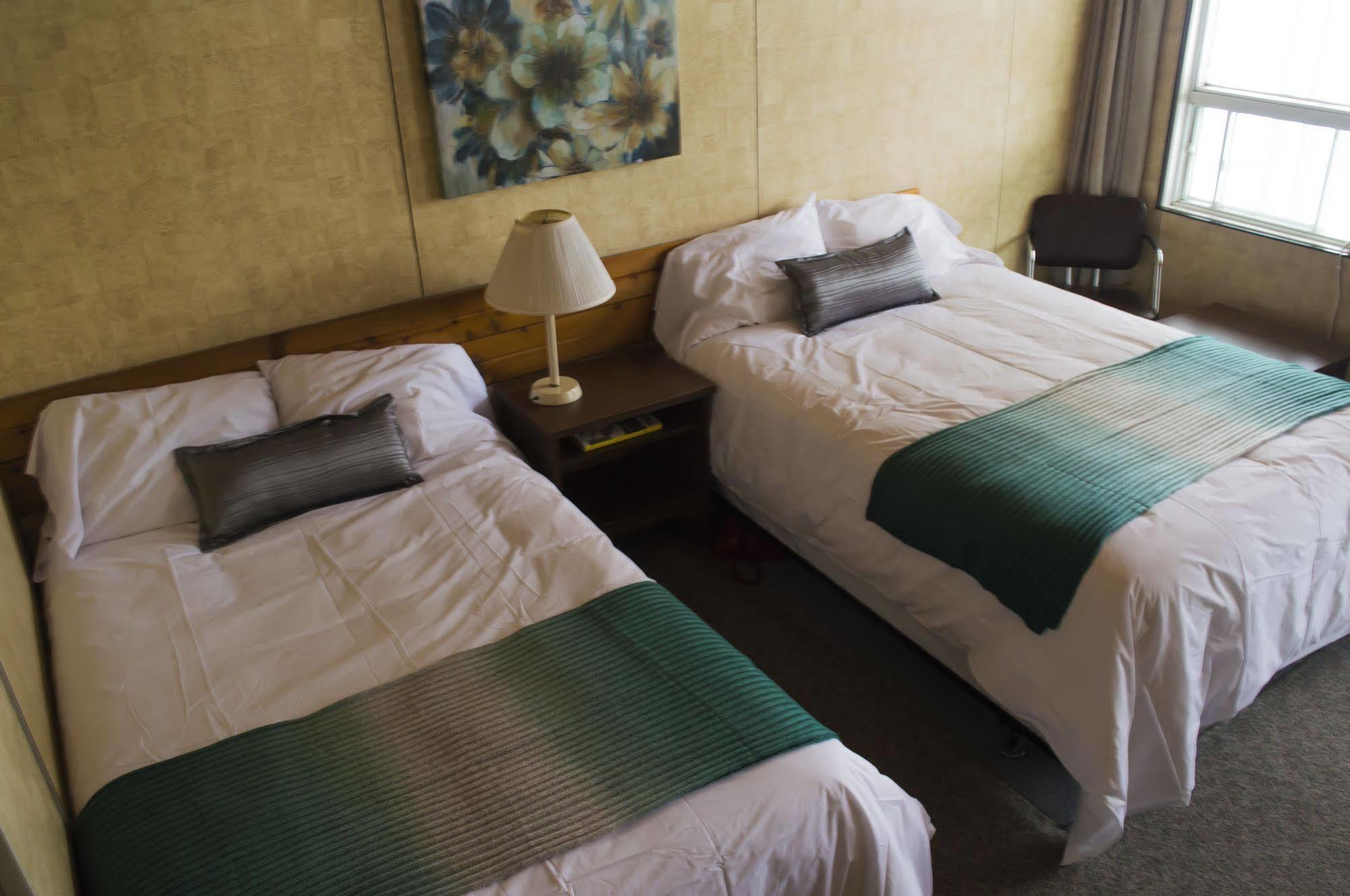 Auberge Le Parasol Chicoutimi エクステリア 写真